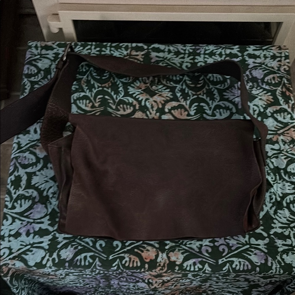 Brown Leather Messenger Bag banana republic